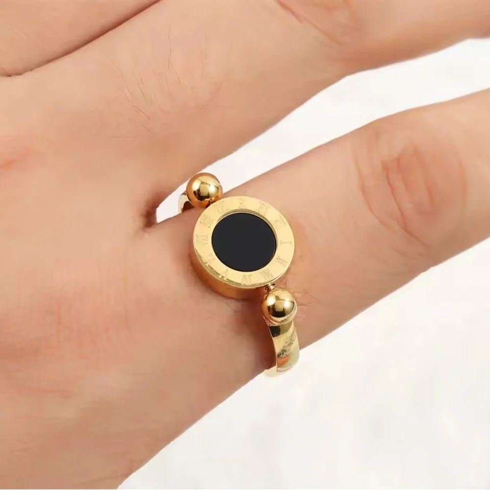 💍Rotated Fashion Titanium Stainless Steel Roman Numeral Ring with Black Shell.